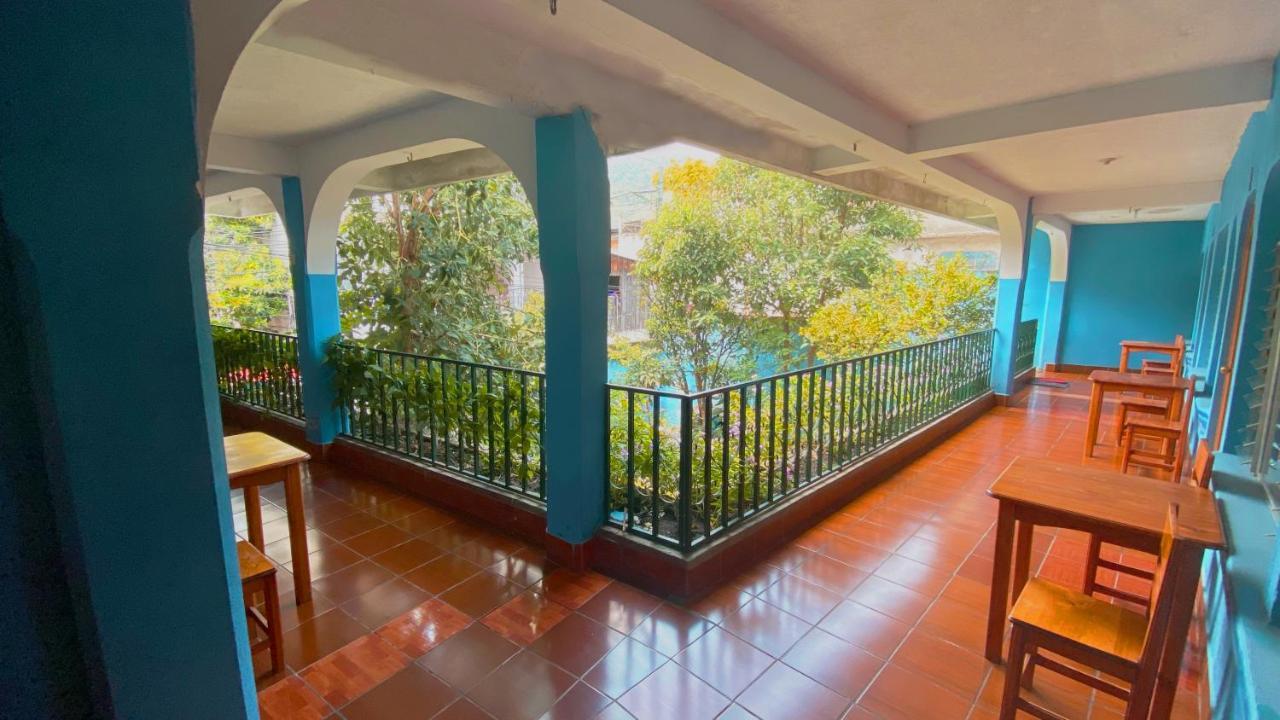 Hotel Posada Don Carlos Panajachel Dış mekan fotoğraf